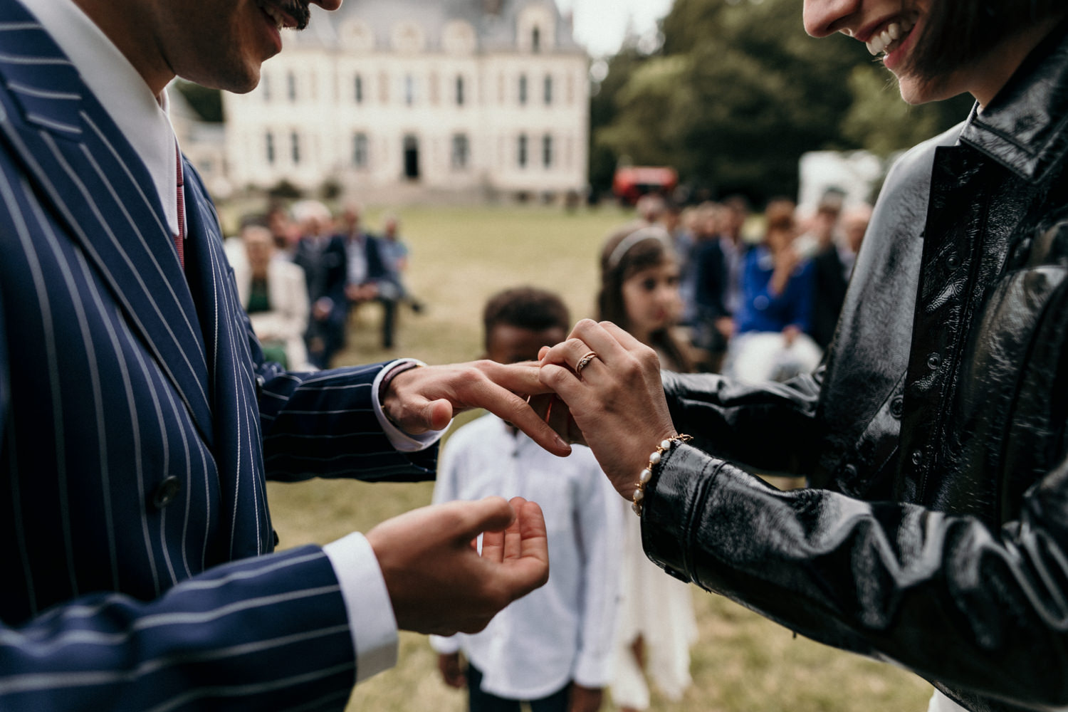 Mariage moderne en Bretagne - Nolwenn + Glenn - Blog Mariage Madame C