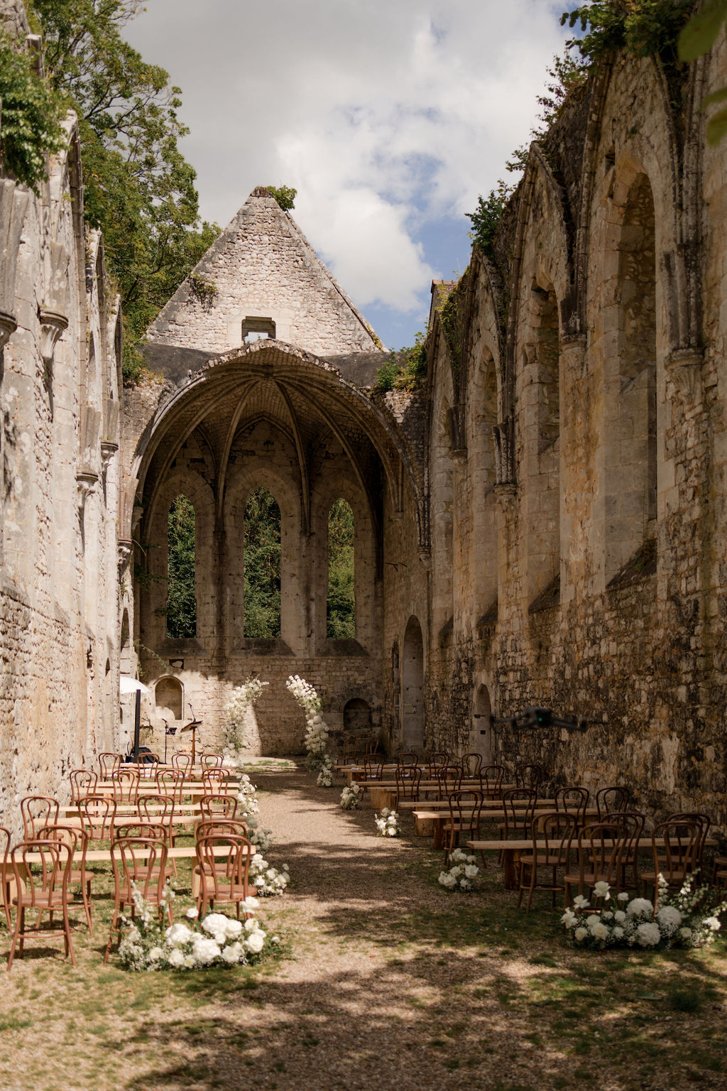 Mariage en Normandie à l'Abbaye Notre-Dame de Fontaine-Guérard - Charline + Florian - Blog Mariage Madame C