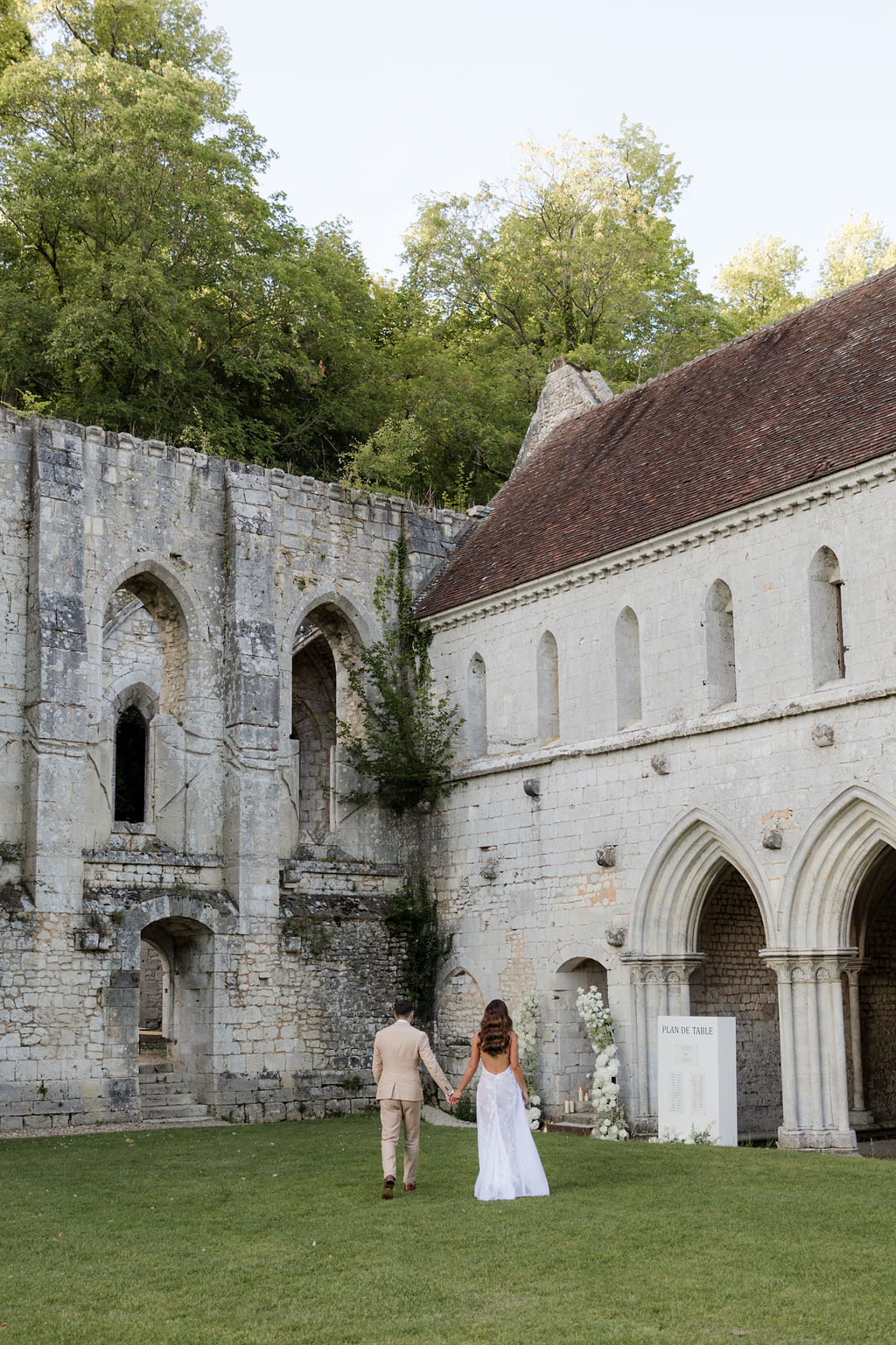 Mariage en Normandie à l'Abbaye Notre-Dame de Fontaine-Guérard - Charline + Florian - Blog Mariage Madame C